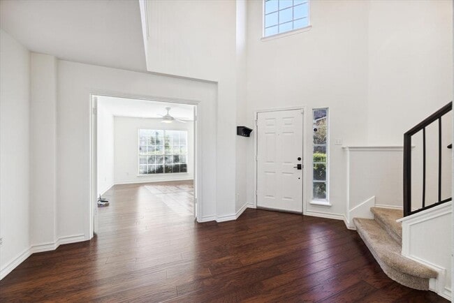 Building Photo - 15721 Ecorio Dr