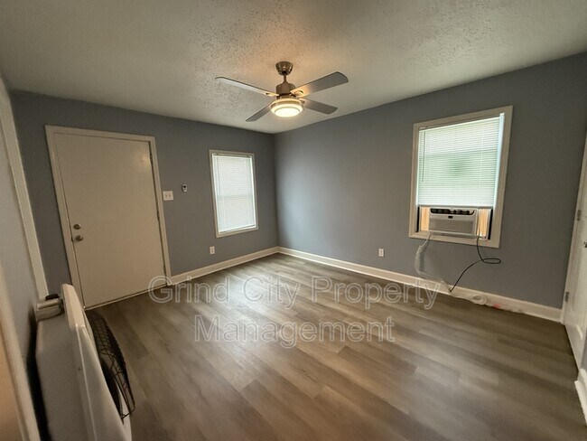 Building Photo - 3067 Princeton Ave