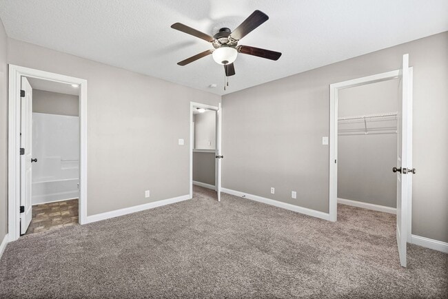 Building Photo - Beautiful 2 Bedroom 2 1/2 Bath Condo For Rent Near Beachaven Vineyard!