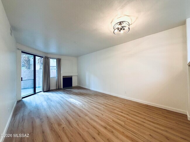 Building Photo - 5675 N Camino Esplendora