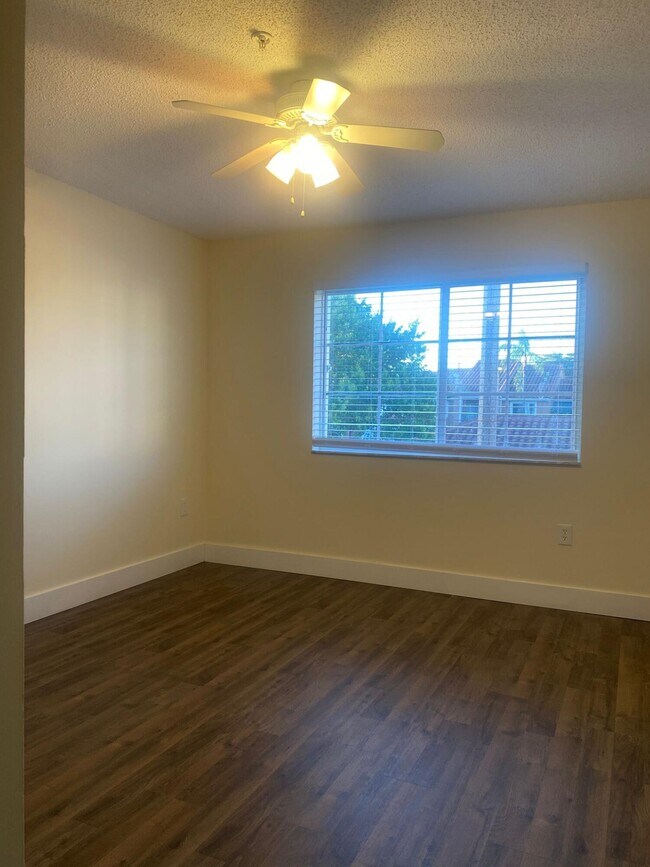 Building Photo - 7864 Sonoma Springs Cir
