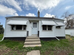 Building Photo - 2 Bed 1 Bath