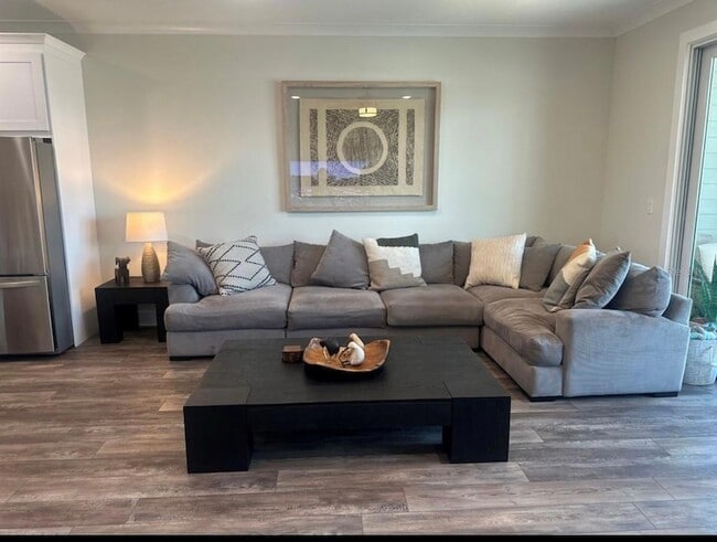 Building Photo - 1249 Savona Dr