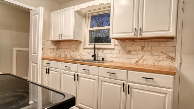 Building Photo - 6343 Cadbury Dr NW