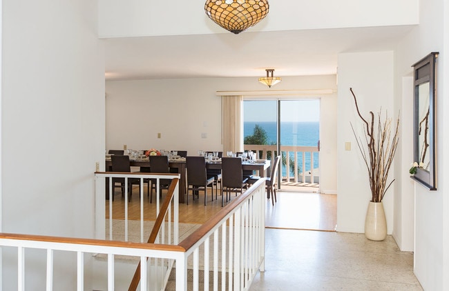 Entry - 18109 Coastline Dr