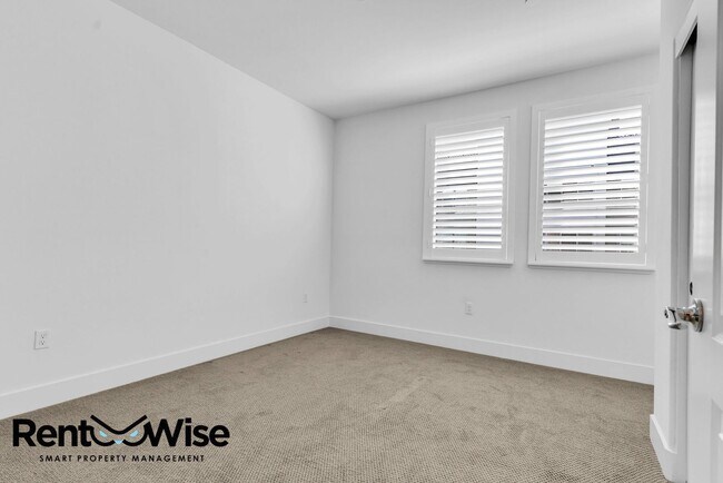 Building Photo - 2835 5th St