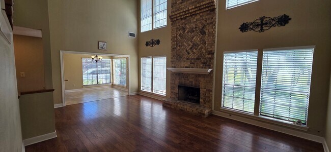 Building Photo - 1323 Falling Leaf Ln