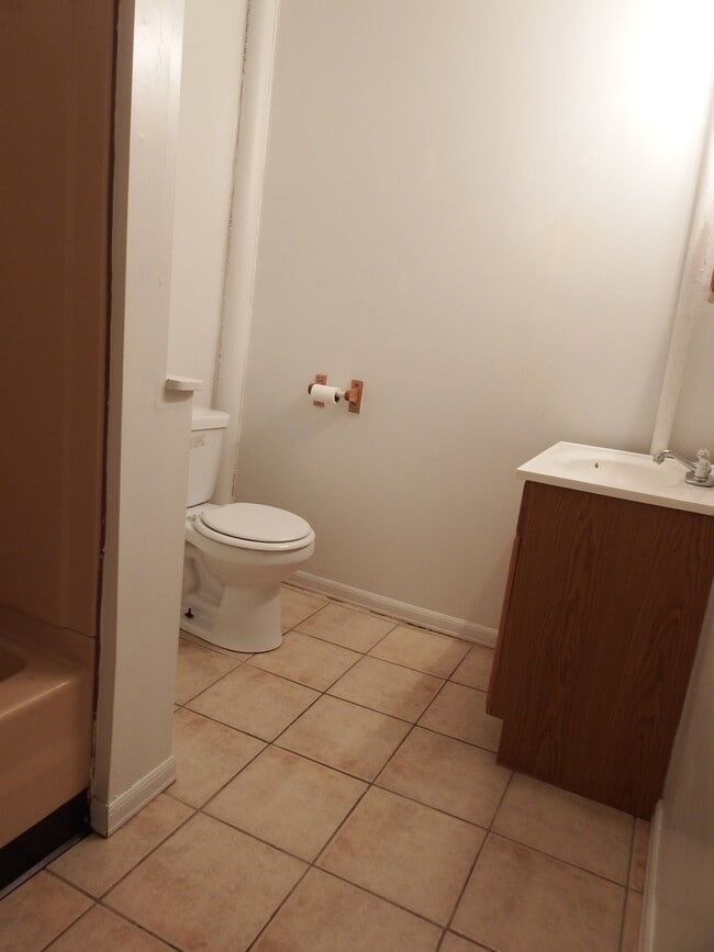 Building Photo - 417 E 31st St