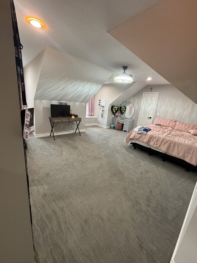 Building Photo - 4320 SW Gull Point Dr