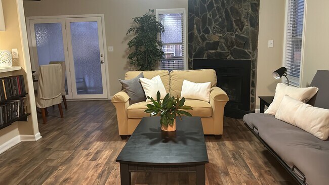 Building Photo - 698 Bartons Landing Pl