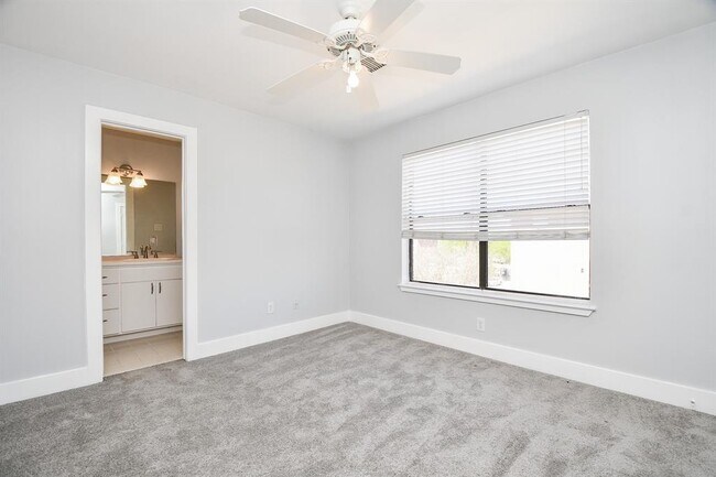 Building Photo - 9711 Marlive Ln