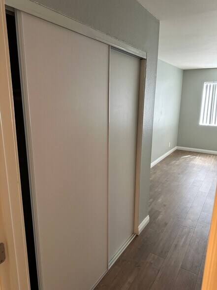 Building Photo - 5811 Tujunga Ave