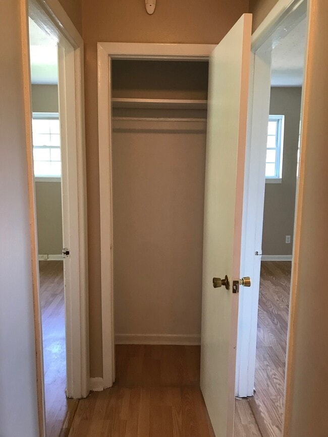 Building Photo - 330 Monte Vista Rd