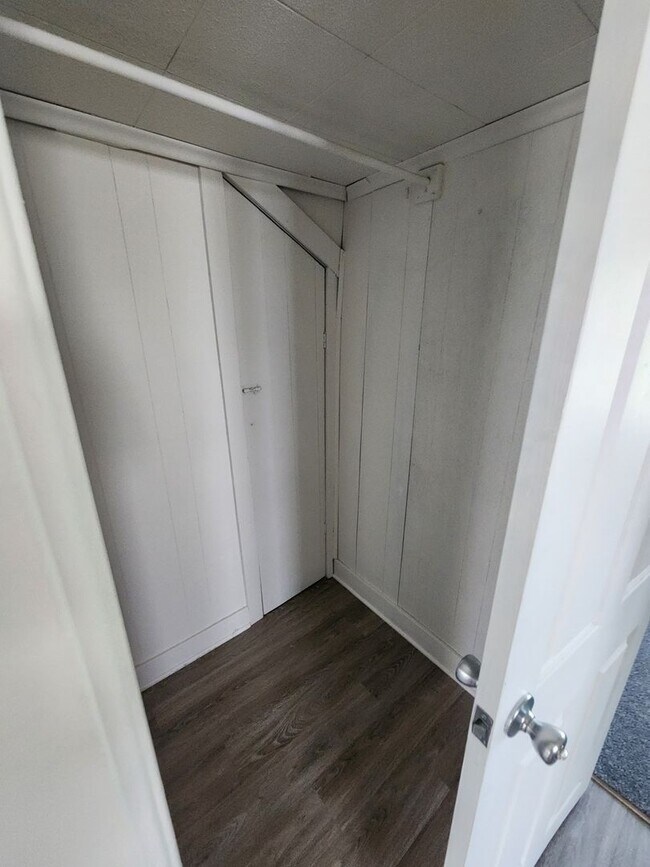 Building Photo - 1122 Larchmont Ave