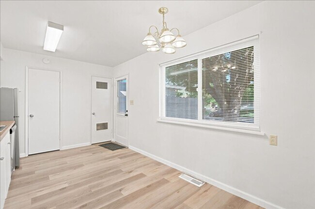 Building Photo - 5121 Earls Ct