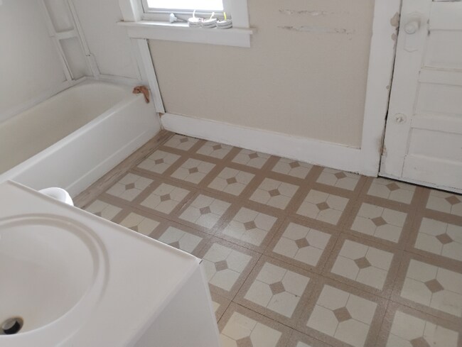 Building Photo - 817 Bancroft Ct