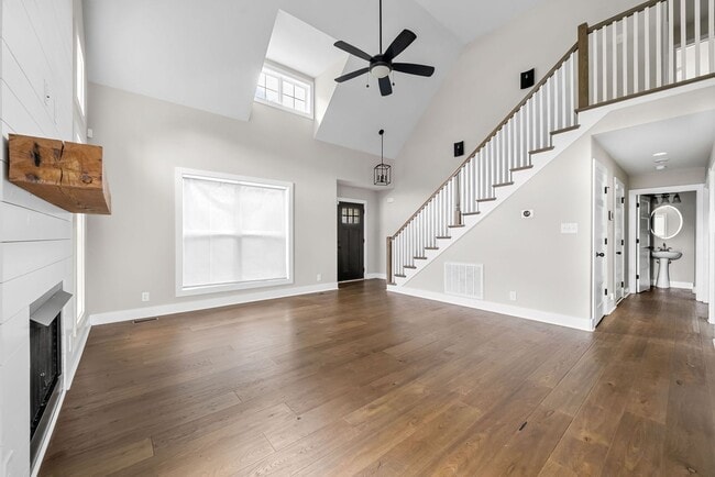 Building Photo - 4 Bedroom 2 1/2 Bath Home For Rent in Gate...