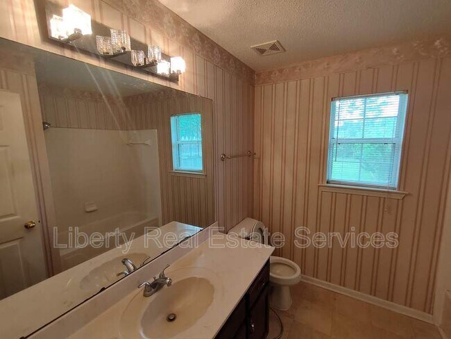 Building Photo - 801 Hopeton Ct