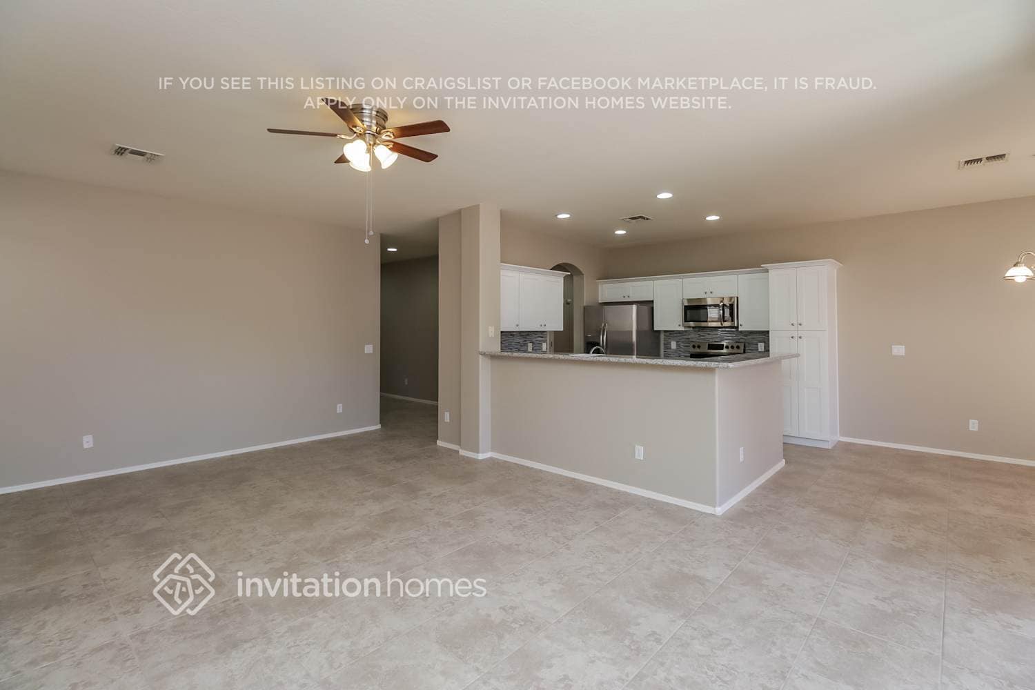 Building Photo - 155 E Canary Ct