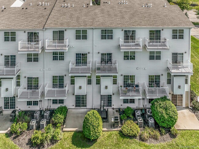 Building Photo - 1115 Balsam Dr