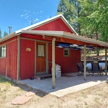 Building Photo - Cozy Red Cabin in Boise County - 30 Minute...