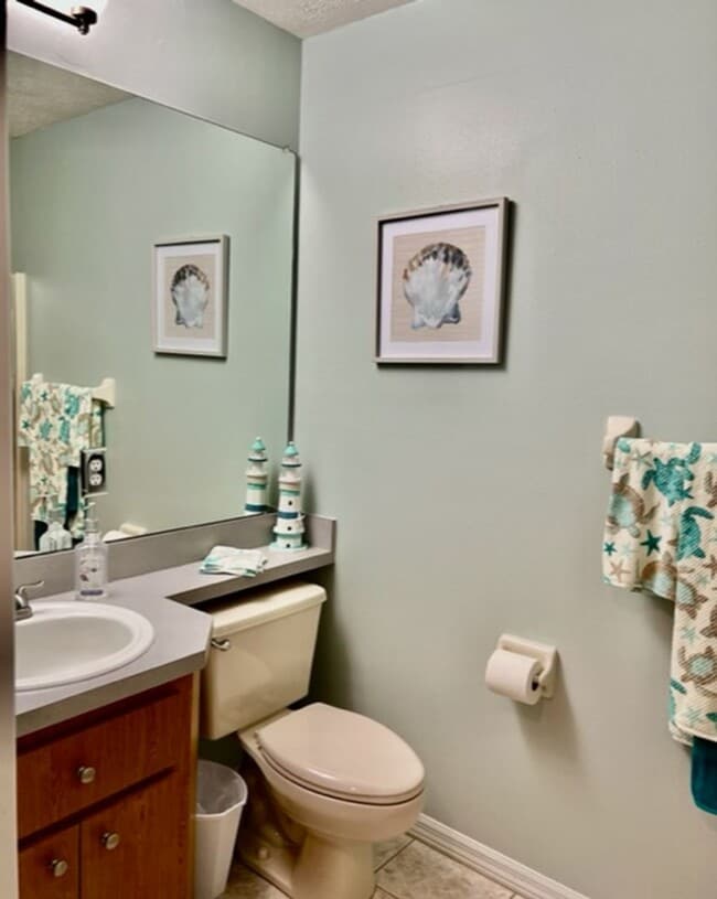 Building Photo - Beautiful Waterfront 2/2 Furnished Home Available April 2024