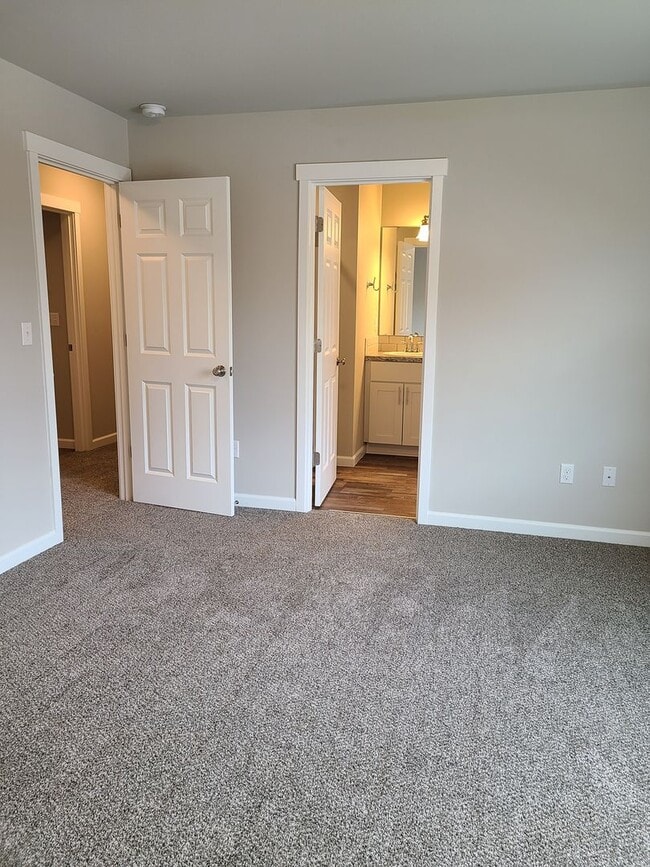 Building Photo - Yelm Creek Estates, 4 Bedroom, 2.75 Bathroom with Den