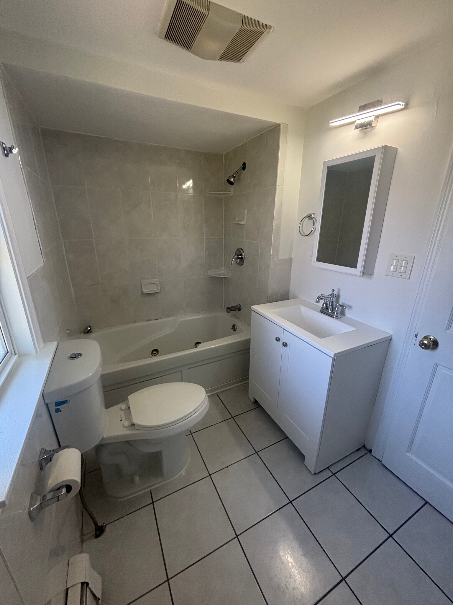 Building Photo - 33 Appleton St