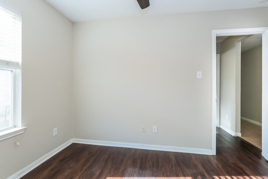 Building Photo - 4018 Falvel Shadow Creek Dr