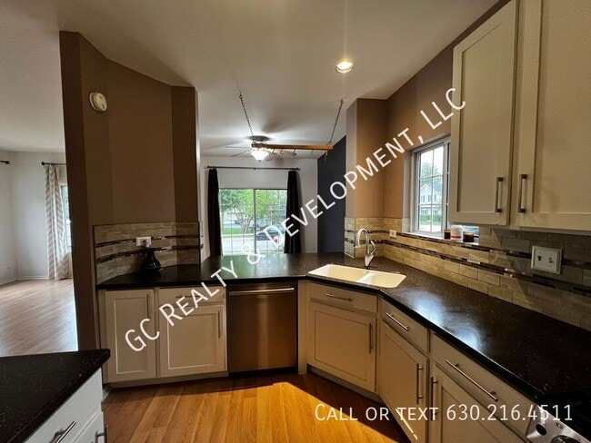 Building Photo - 308 Windsor-Unit A