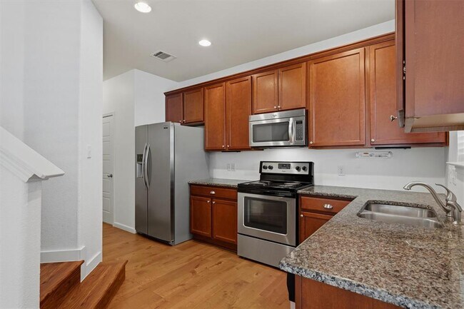 Building Photo - 5908 Red Bud Ridge Ln
