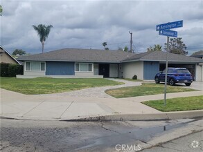 Building Photo - 3139 E Gainsborough Rd