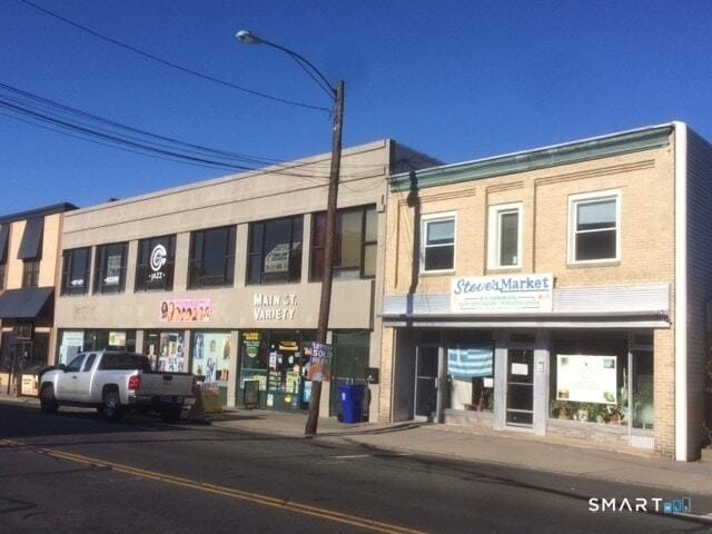 Building Photo - 69 Main St