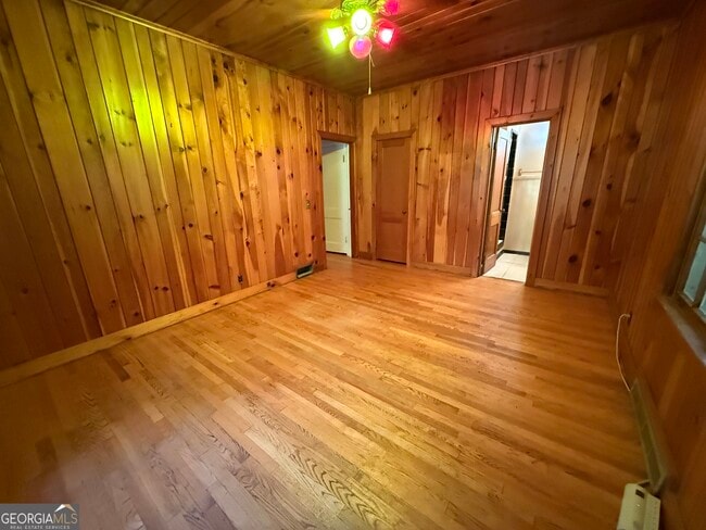 Building Photo - 998 Highland Cir SE