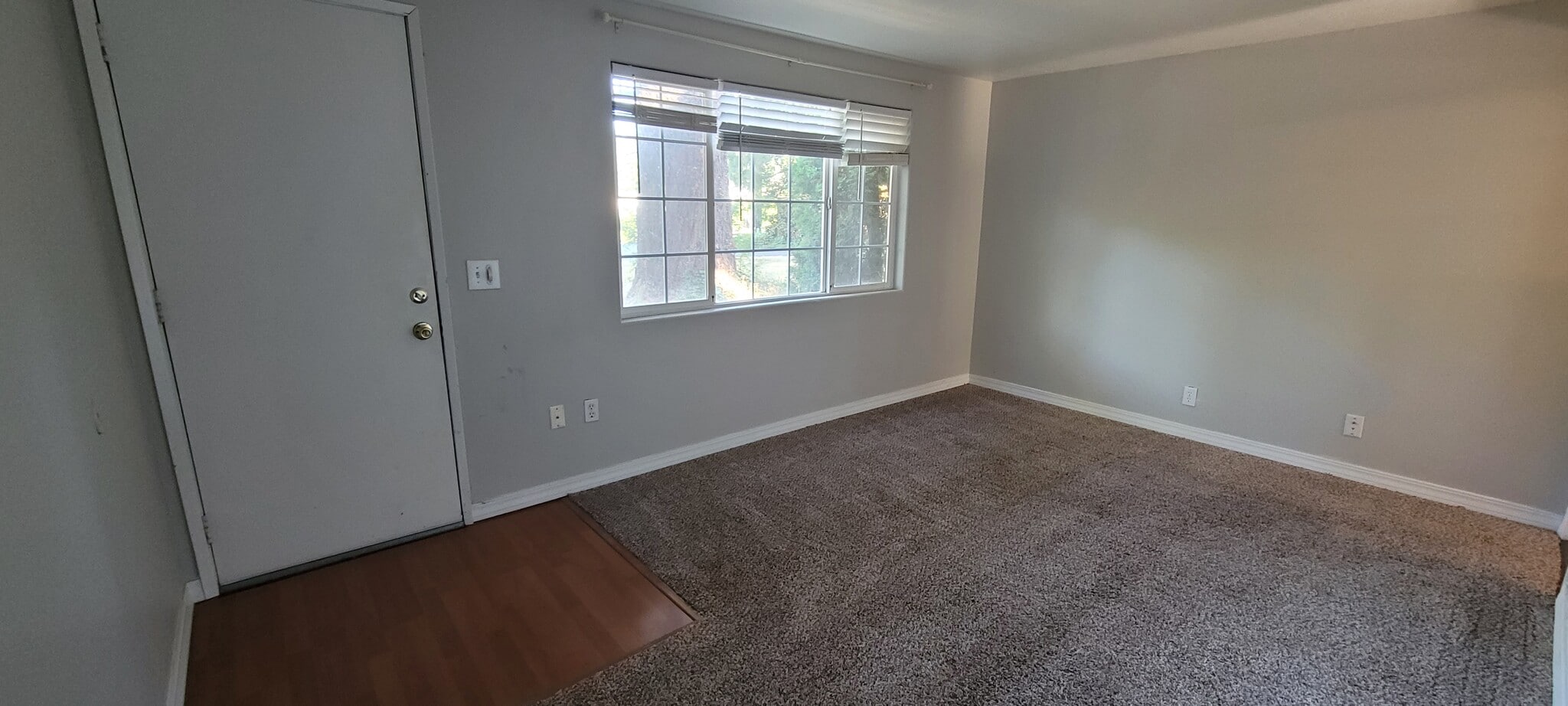 Living - 12516 SE 352nd Ave