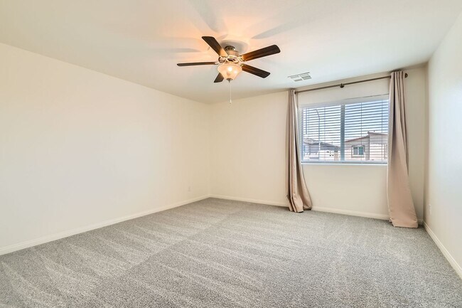 Building Photo - Spacious & Smart: Southern Highlands 4-Bed...