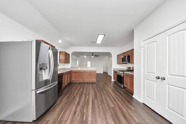 Building Photo - 10306 White Fir Villa Ave