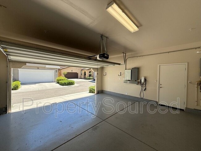 Building Photo - 288 Hopkins Ct