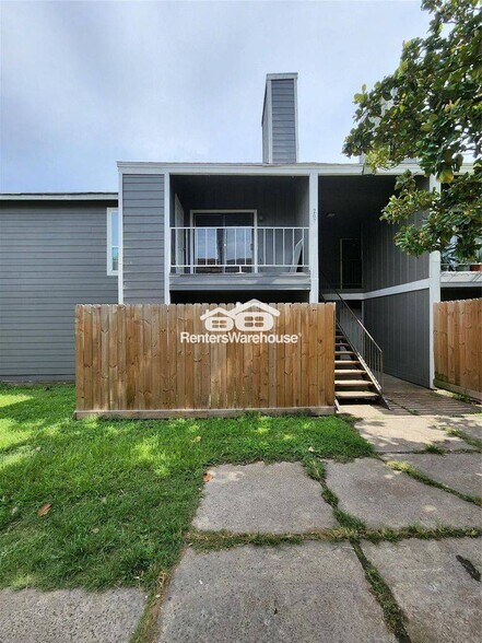 Primary Photo - 8034 Antoine Dr