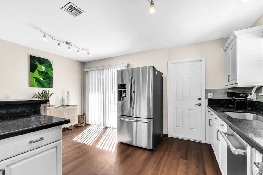 Building Photo - 3624 SW 22nd St