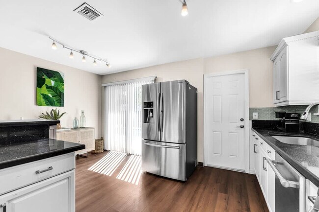 Building Photo - 3624 SW 22nd St