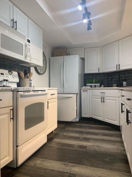 Building Photo - 3111 N Ocean Dr