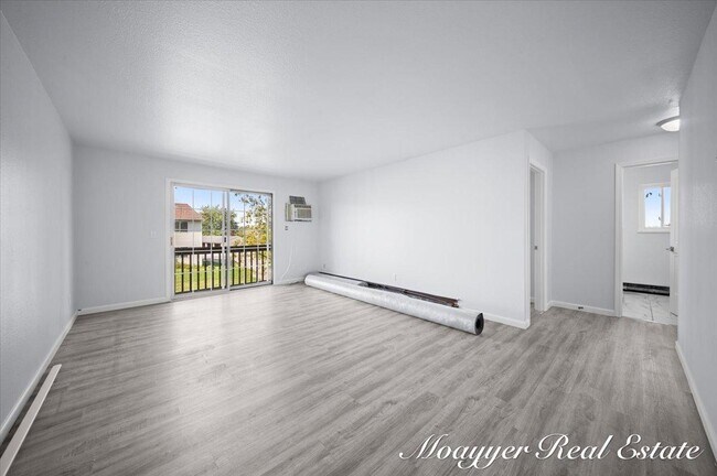 Building Photo - 1041 Abbey Ct