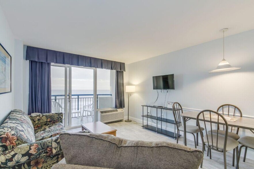 Primary Photo - 2300 N Ocean Blvd