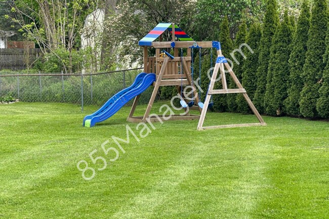 Building Photo - Charming Ranch Home: 3 Bed, 2.5 Bath in Waterford, MI | Pets Welcome!