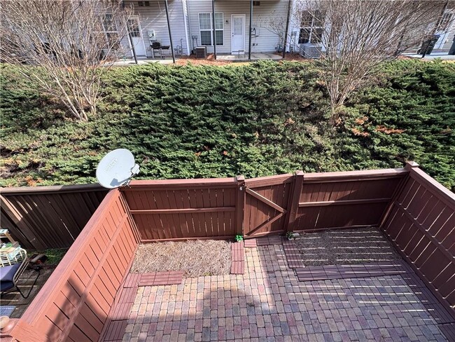 Building Photo - 1379 Thornborough Dr