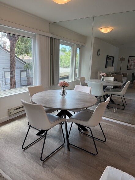 Dining Area - 828 N El Camino Real