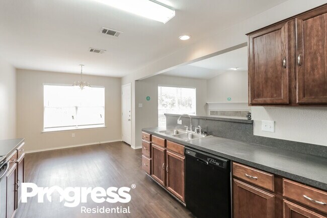 Building Photo - 302 Shadow Bend Cir