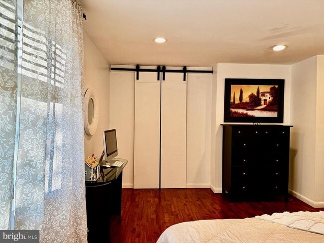 Building Photo - 8402 Jinetes Ct