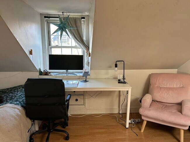 Primary Photo - 2 Melrose St